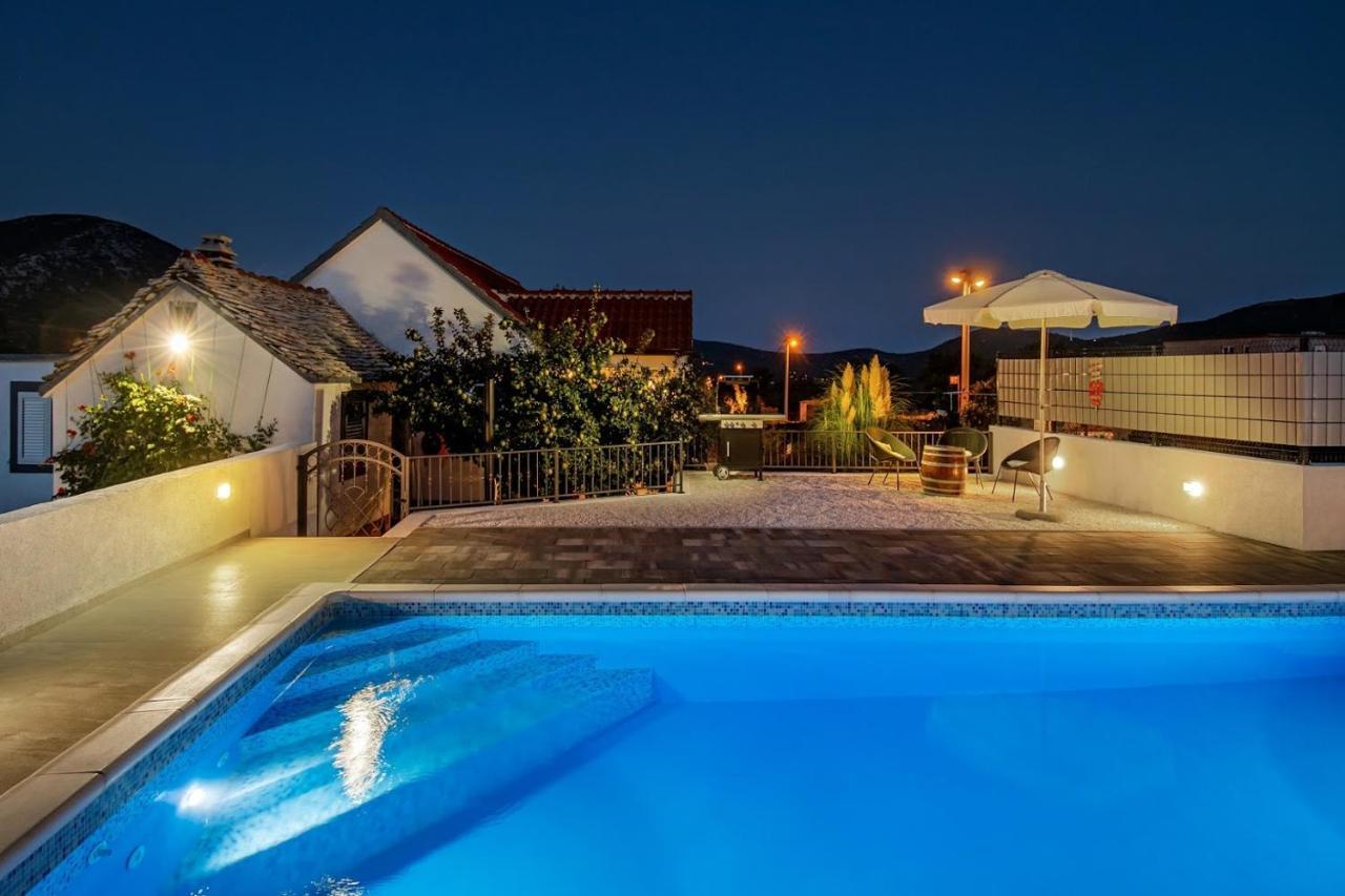 House Camellia With Fenced Pool And Playground Villa Blizna Donja Eksteriør bilde