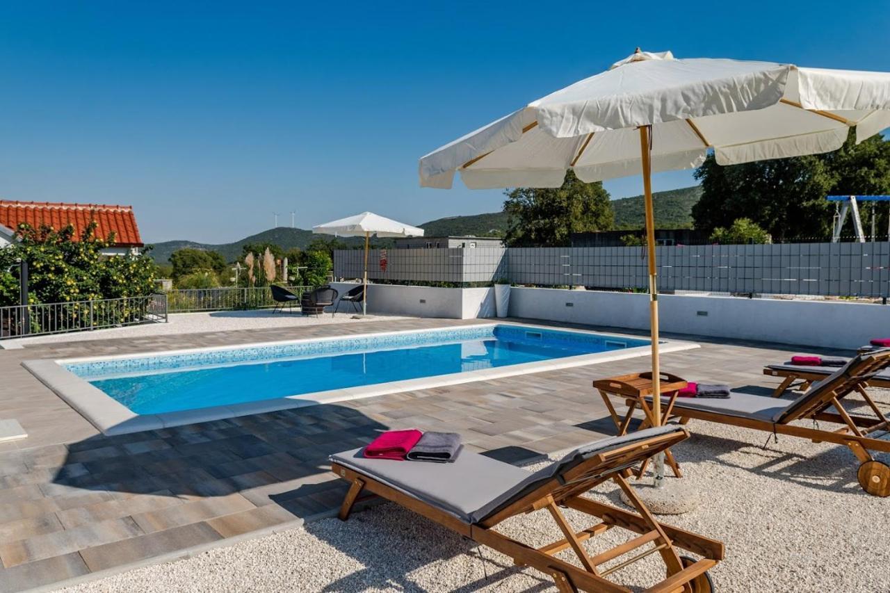 House Camellia With Fenced Pool And Playground Villa Blizna Donja Eksteriør bilde